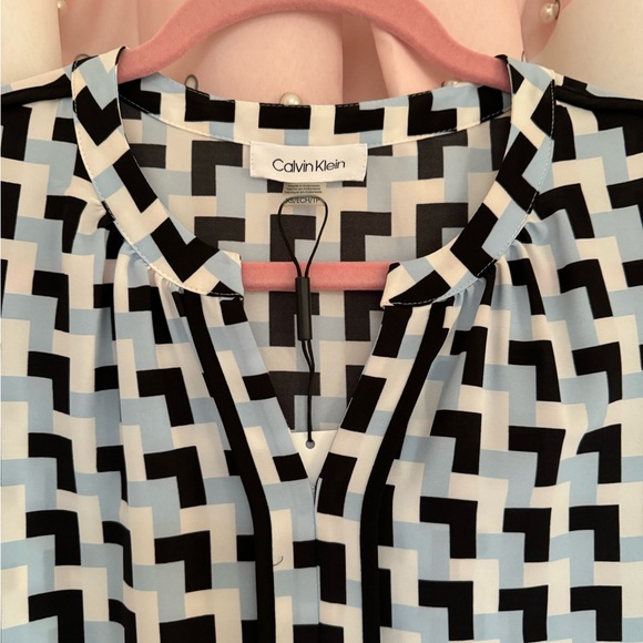 Calvin Kline Women’s geometric top. Sleeveless. Black/blue/ & white. NWT XS. - Picture 2 of 3